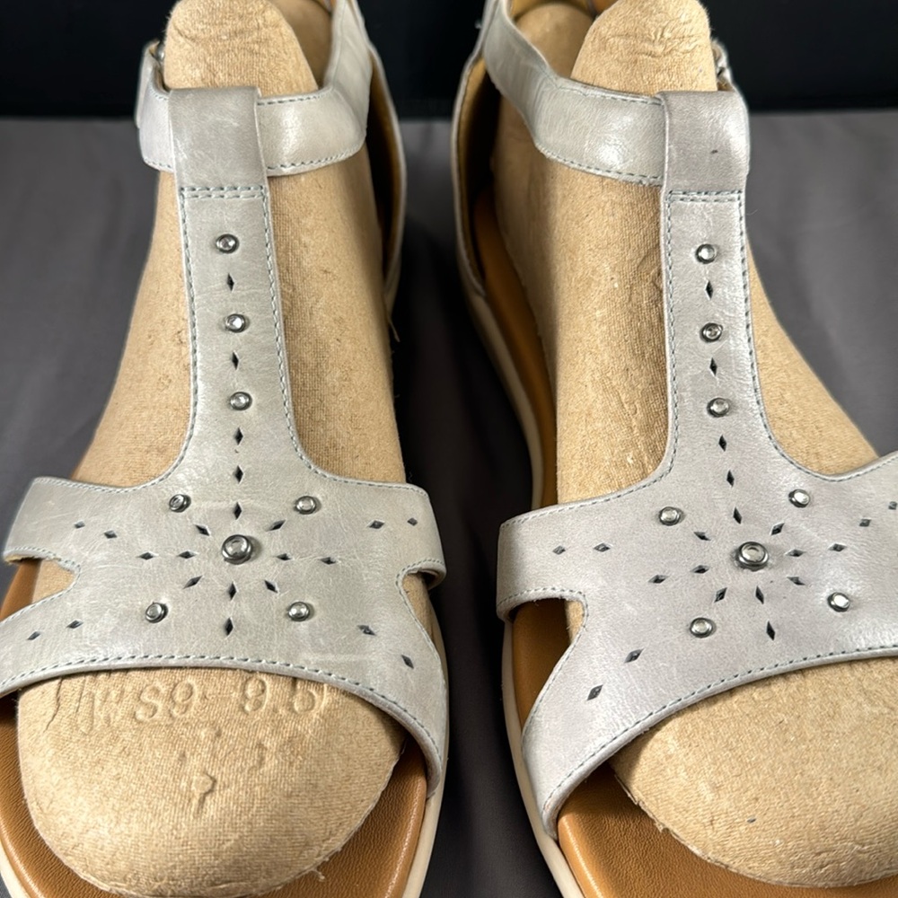 Unstructured by Clarks gray leather beaded ankle sandals - Picture 2 of 8